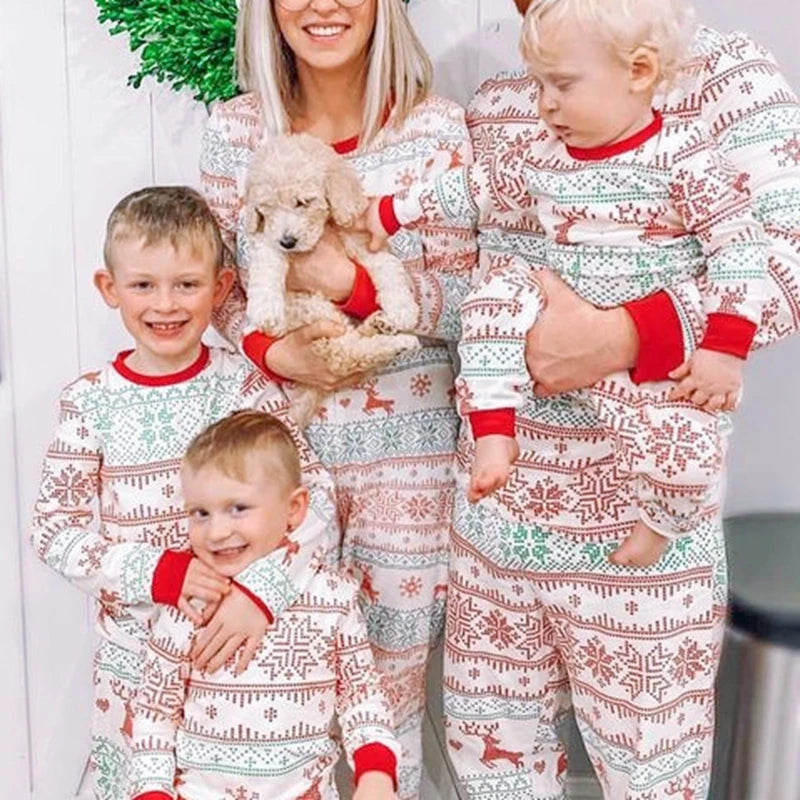 Mommy and Me Clothes 2023 New Christmas Pajamas Set for Family Soft Cute Sleepwear Adults Kids 2 Pieces Suit Xmas Look Outfits