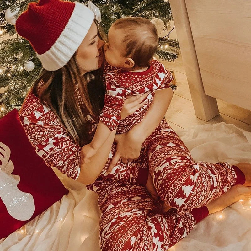 Mommy and Me Clothes 2023 New Christmas Pajamas Set for Family Soft Cute Sleepwear Adults Kids 2 Pieces Suit Xmas Look Outfits