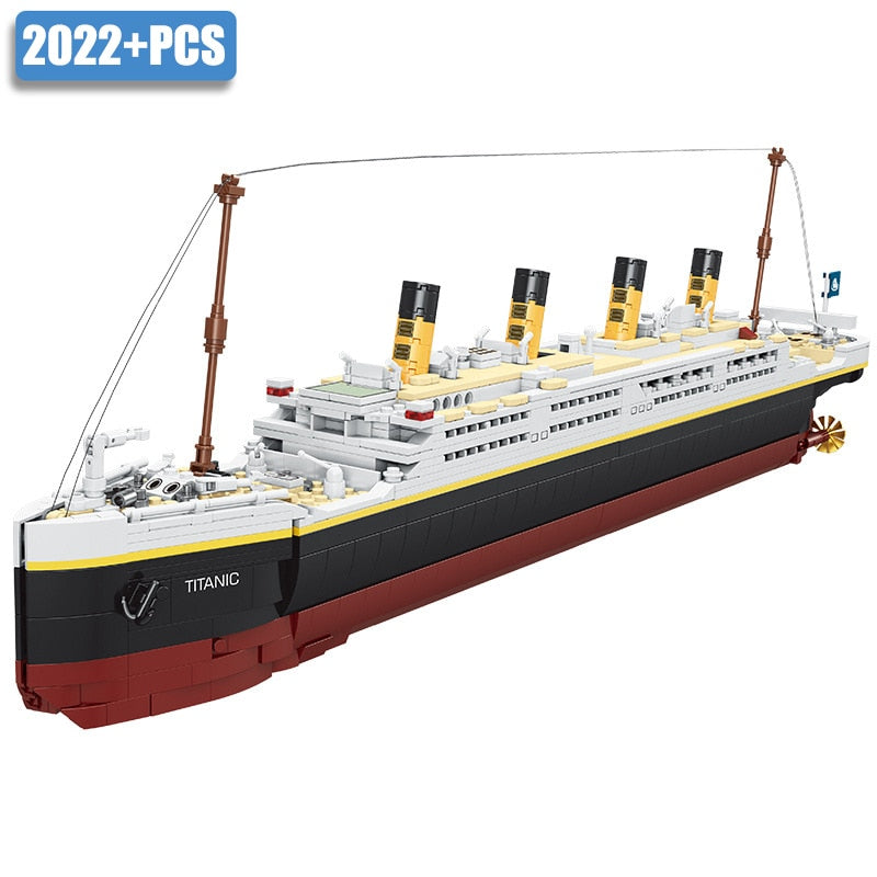 Building Blocks Titanic Model Creative 2022pcs Luxury Cruise Ship Bricks DIY Shipwrecks Boat Bricks Toys For Children Adult Gift
